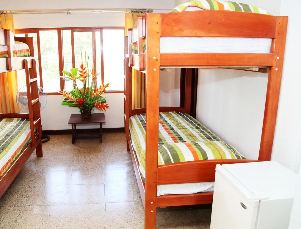 Hotel Puerto Ballesta Tonsupa Buitenkant foto