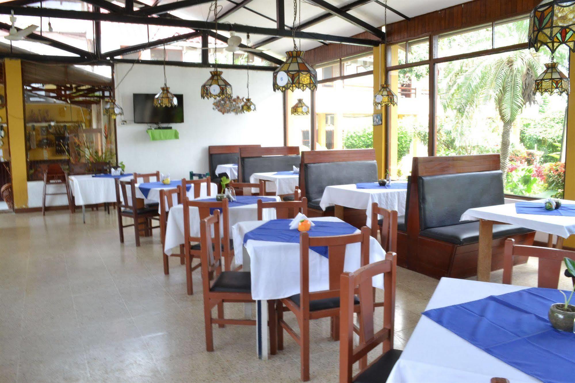 Hotel Puerto Ballesta Tonsupa Buitenkant foto