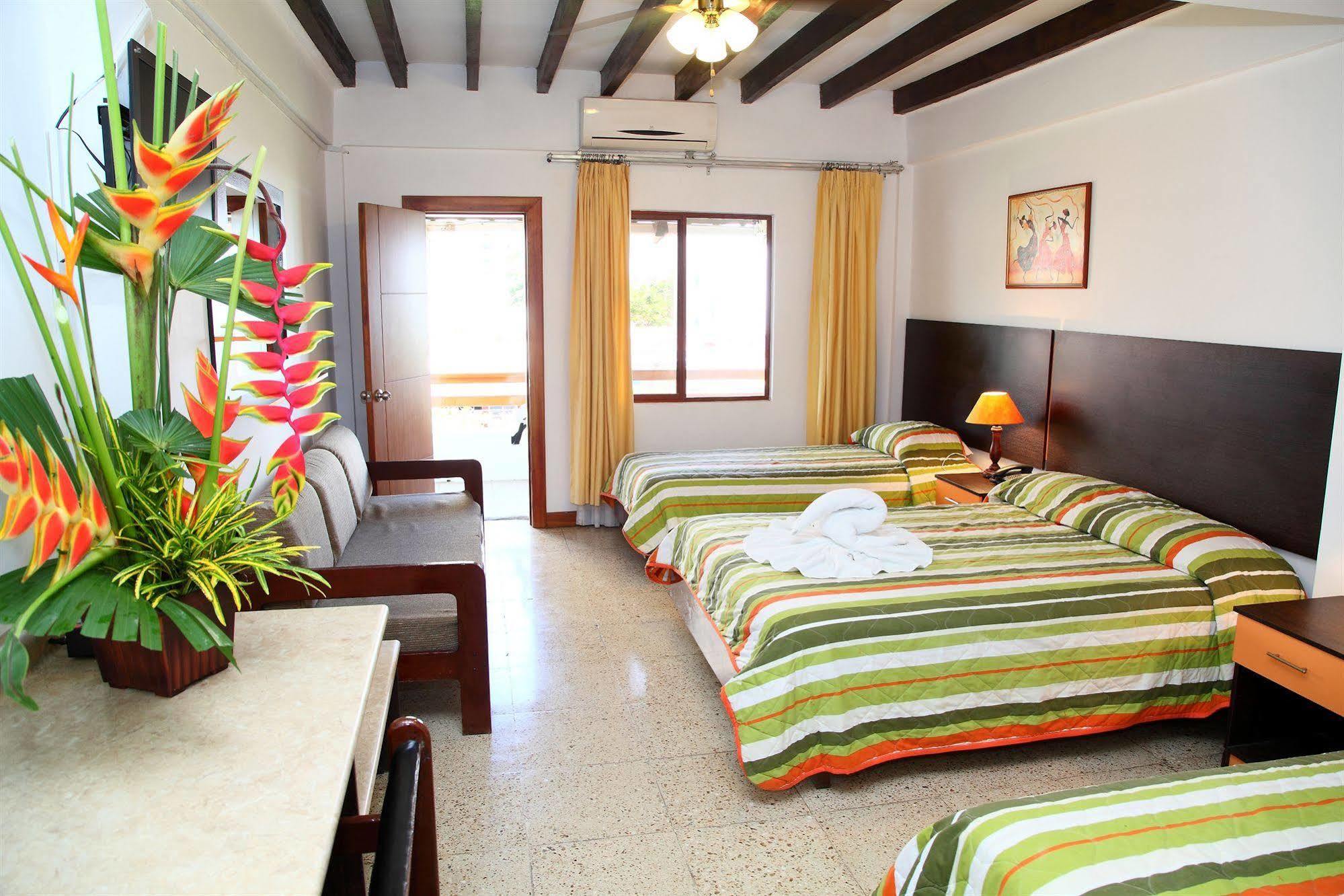 Hotel Puerto Ballesta Tonsupa Buitenkant foto