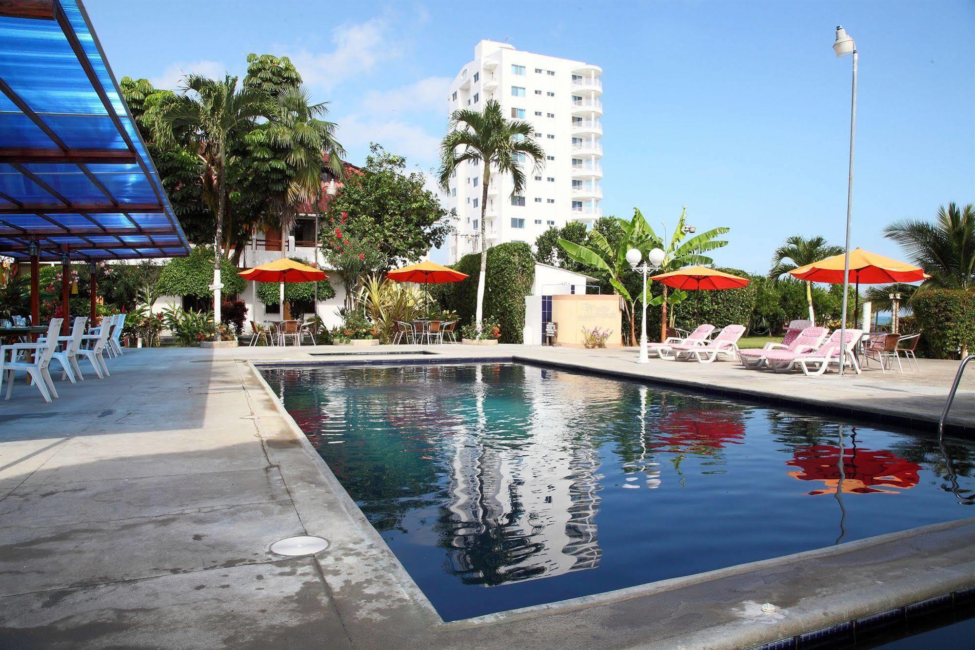 Hotel Puerto Ballesta Tonsupa Buitenkant foto