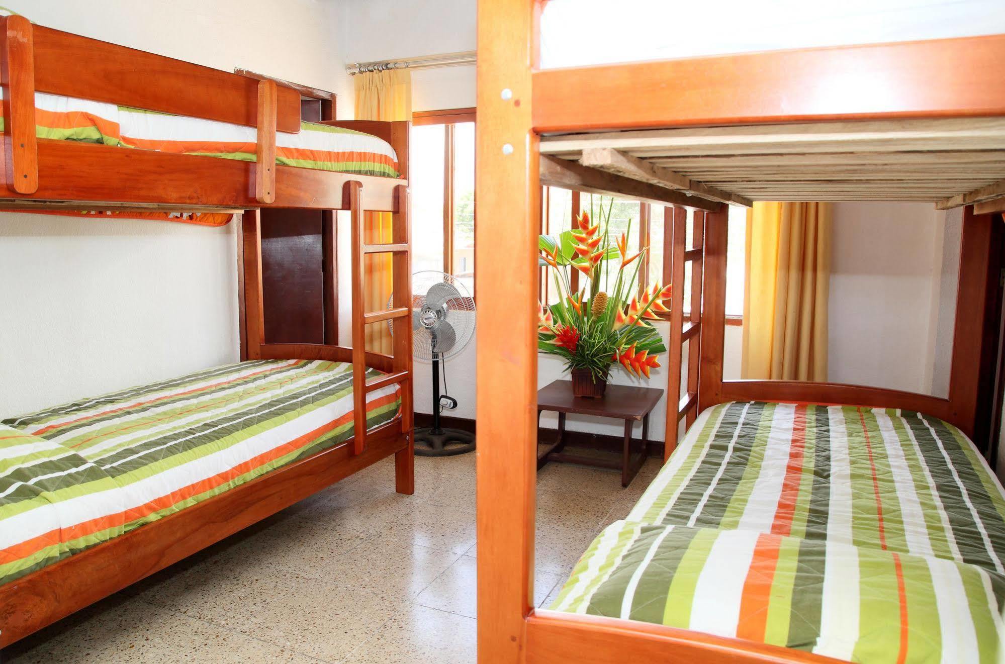 Hotel Puerto Ballesta Tonsupa Buitenkant foto