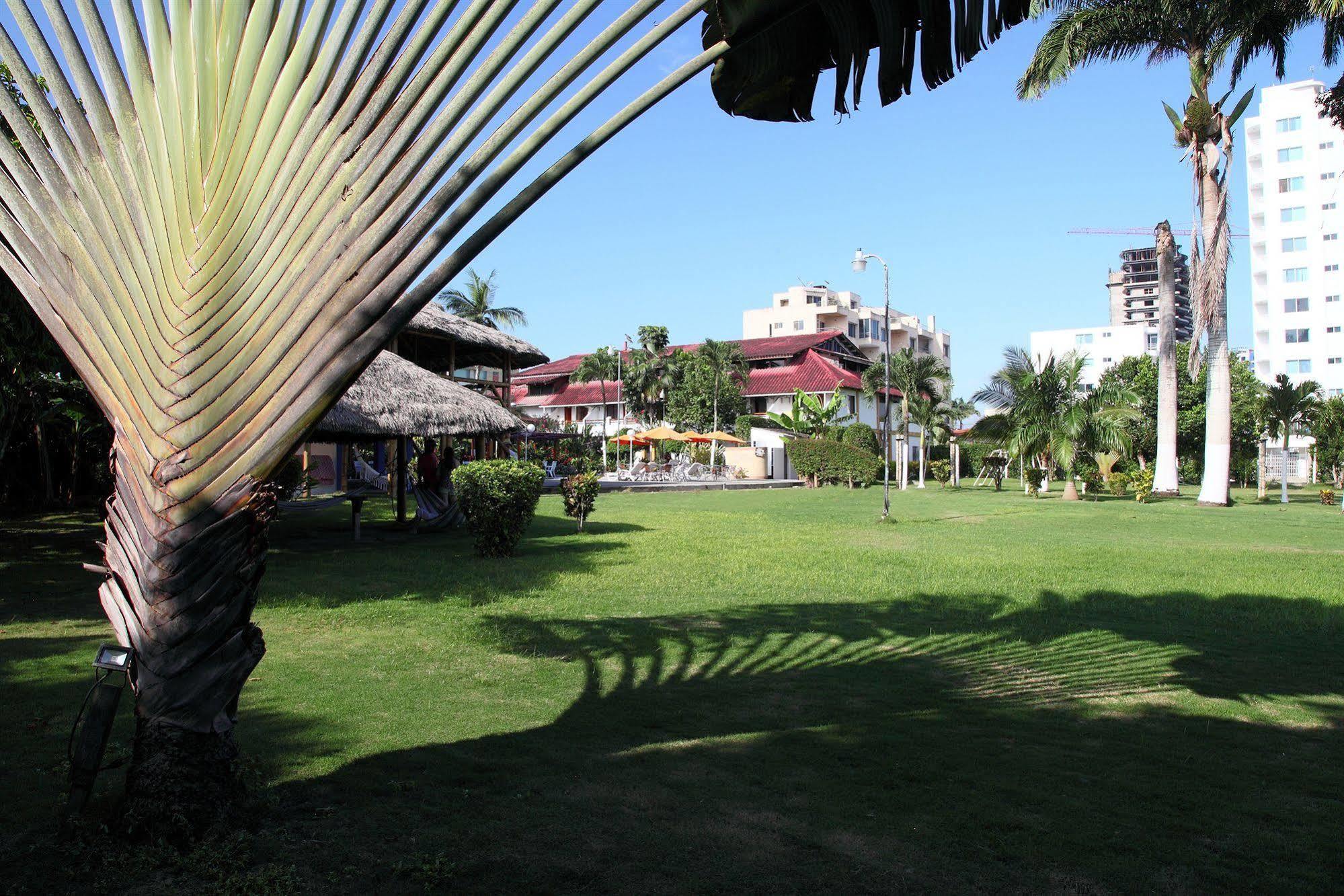 Hotel Puerto Ballesta Tonsupa Buitenkant foto